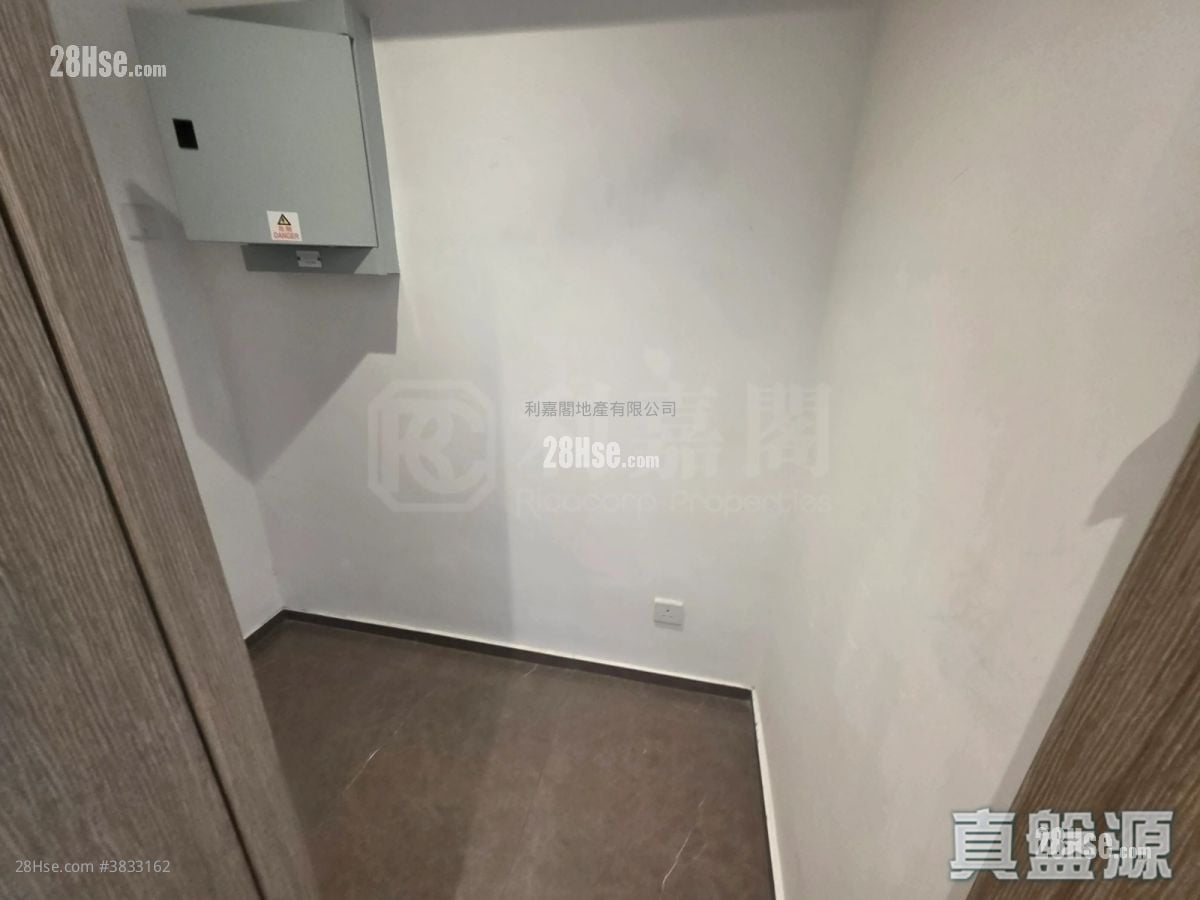 Upper River Bank Sell 3 Bedrooms , 2 Bathrooms 760 ft²