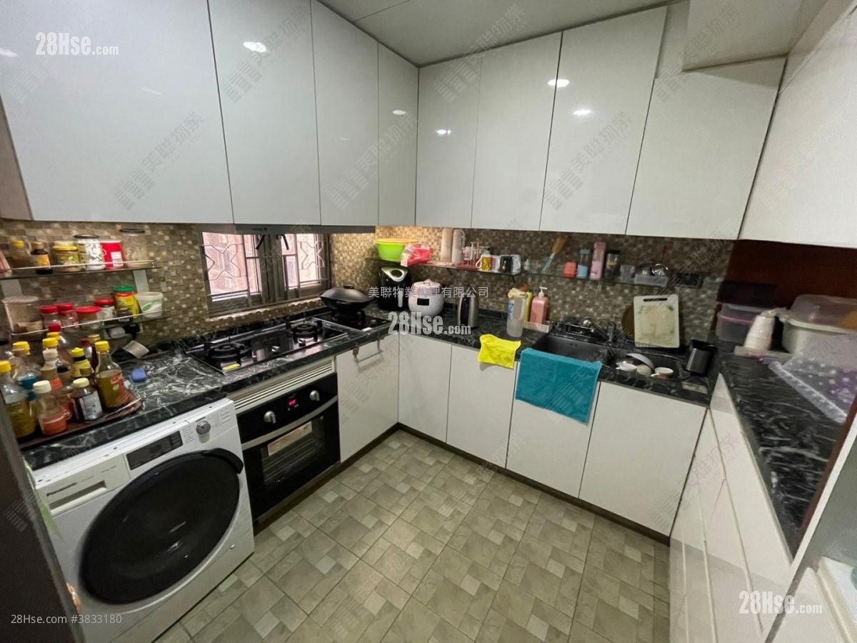 Gallant Court Sell 3 Bedrooms , 3 Bathrooms 1,292 ft²