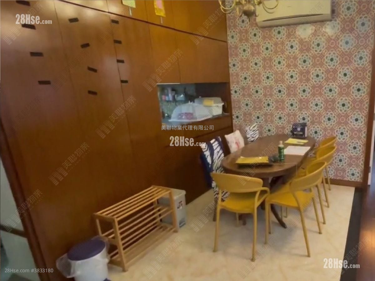 Gallant Court Sell 3 Bedrooms , 3 Bathrooms 1,292 ft²