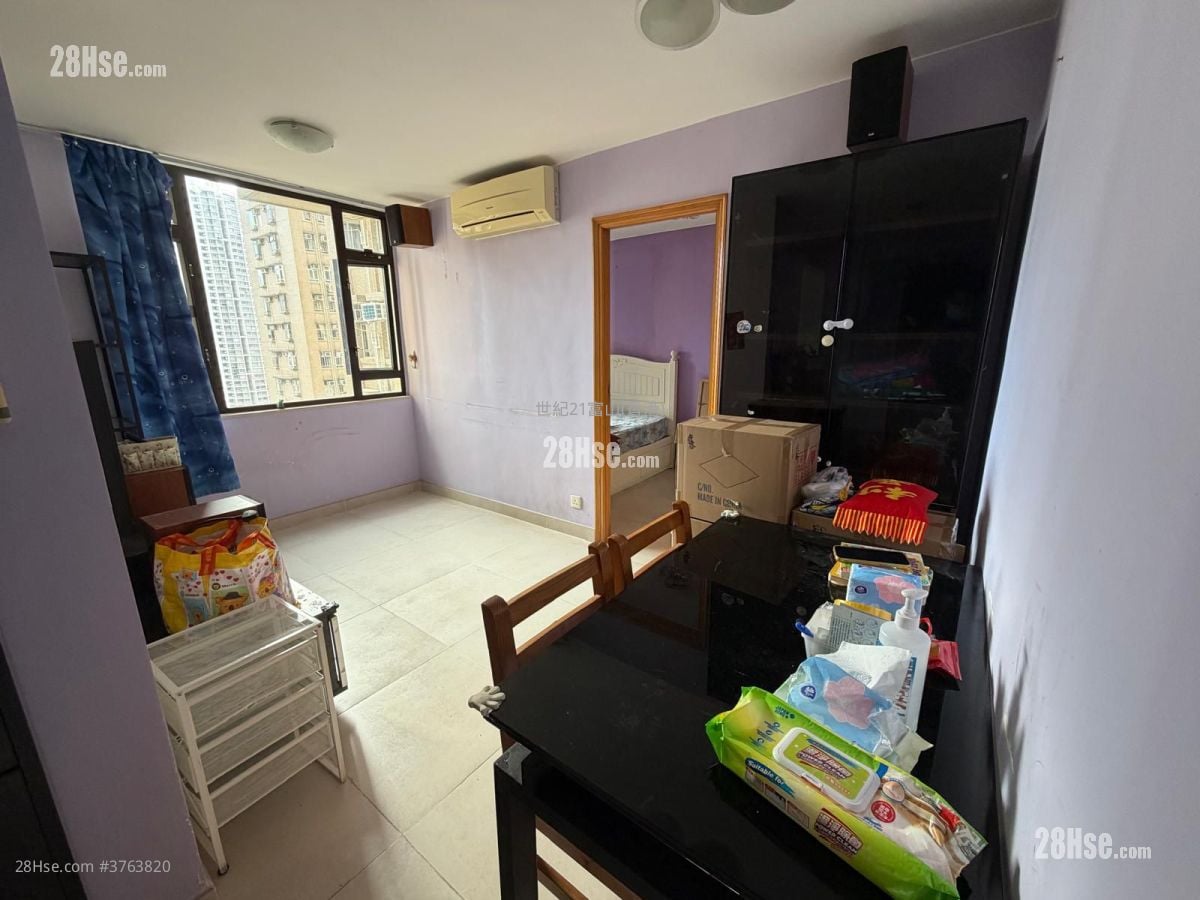 Lung Poon Court Sell 1 Bedroom , 1 Bathroom 383 ft²