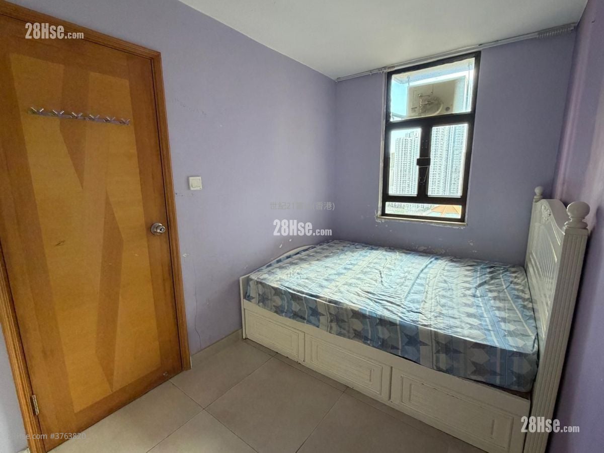 Lung Poon Court Sell 1 Bedroom , 1 Bathroom 383 ft²