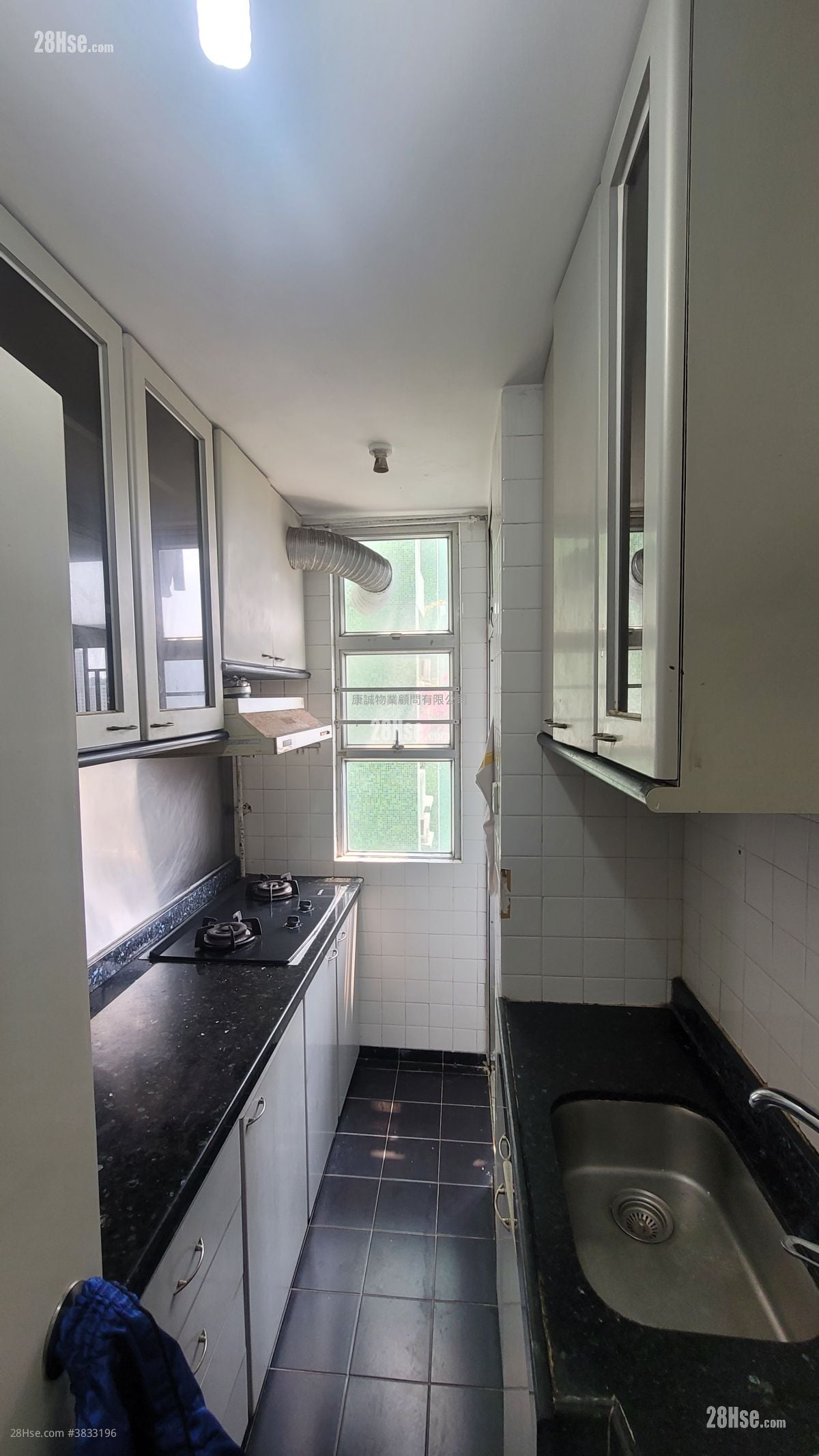 Hong Pak Court Sell 3 Bedrooms , 1 Bathroom 554 ft²
