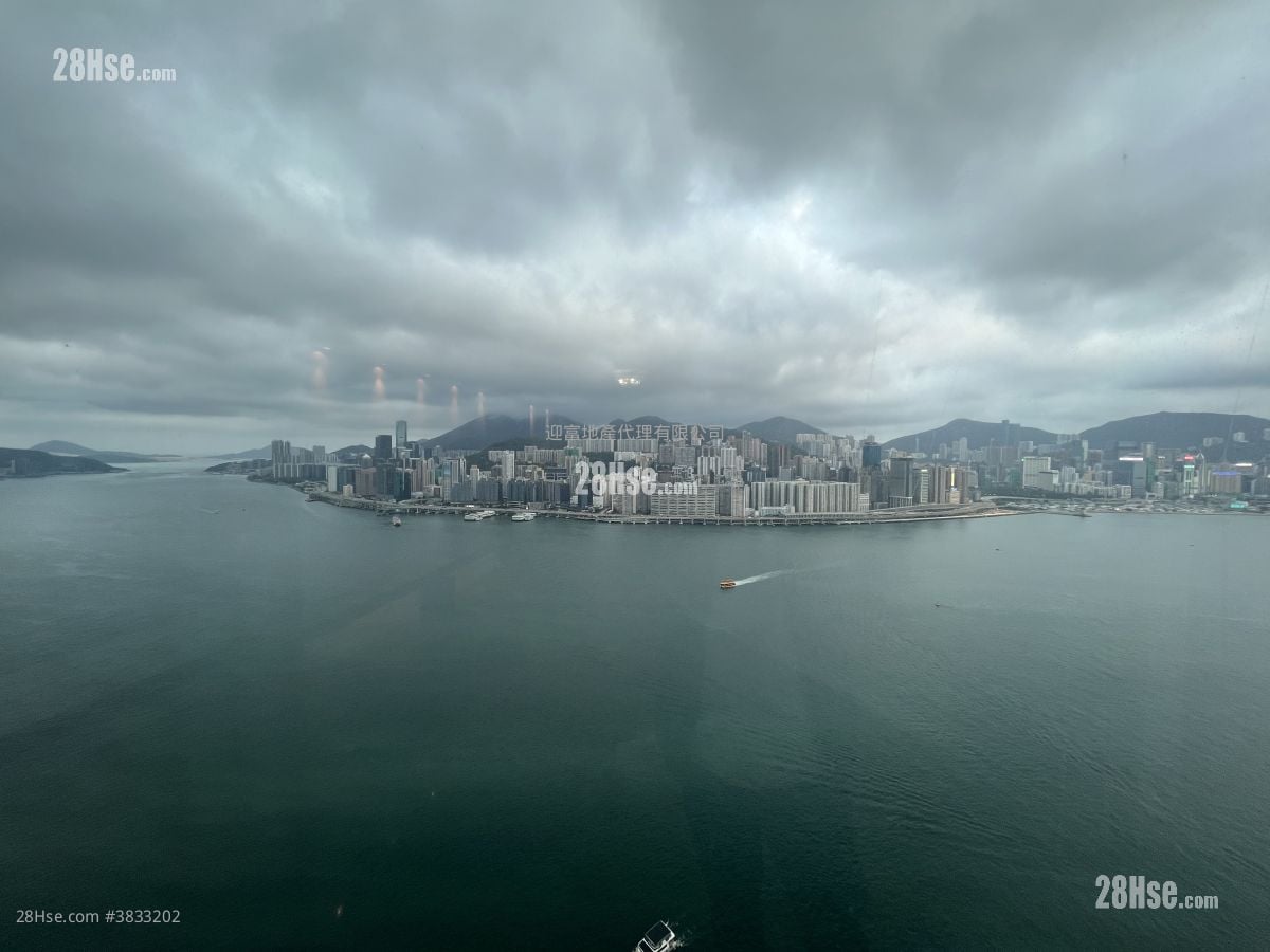 Harbourfront Landmark Sell 4 Bedrooms , 3 Bathrooms 1,963 ft²