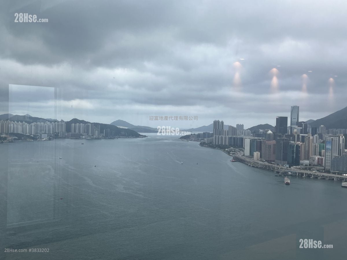 Harbourfront Landmark Sell 4 Bedrooms , 3 Bathrooms 1,963 ft²