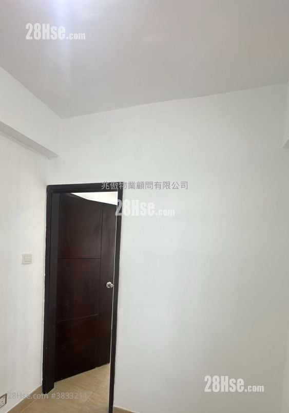 Lever Building Sell 2 Bedrooms , 1 Bathroom 270 ft²