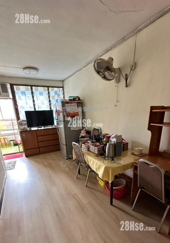 Cheung Wah Estate Sell 2 Bedrooms , 1 Bathroom 423 ft²
