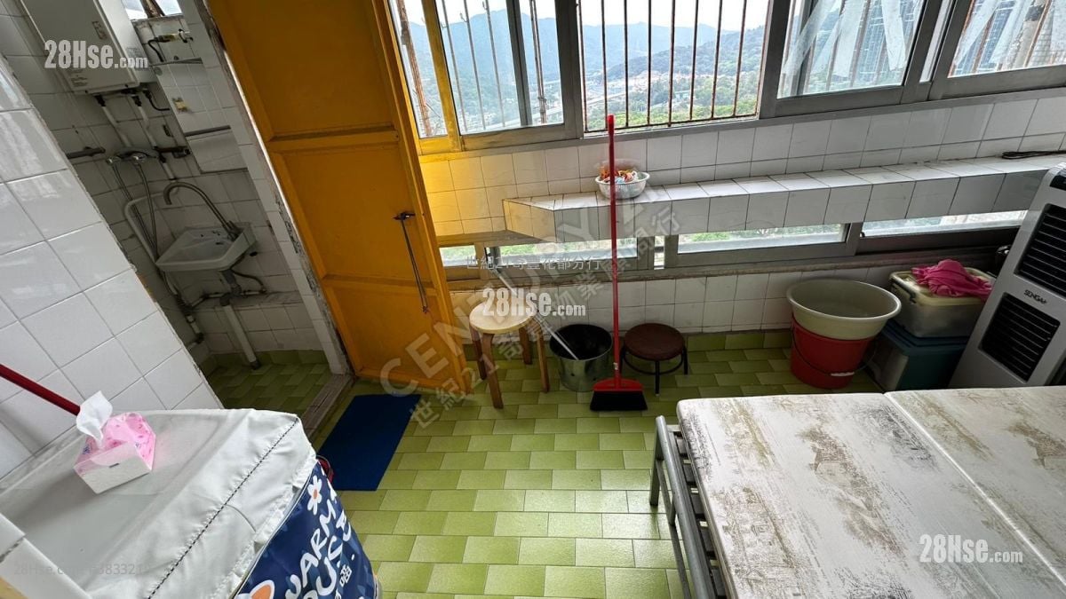 Cheung Wah Estate Sell 2 Bedrooms , 1 Bathroom 423 ft²