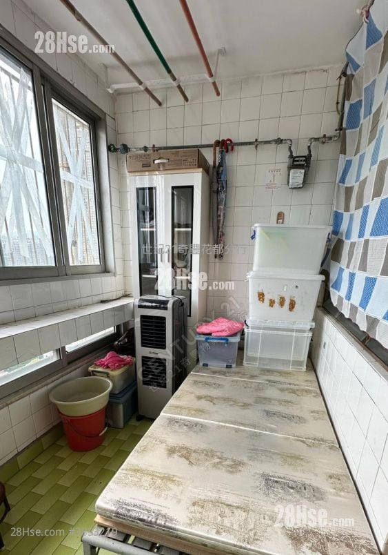 Cheung Wah Estate Sell 2 Bedrooms , 1 Bathroom 423 ft²