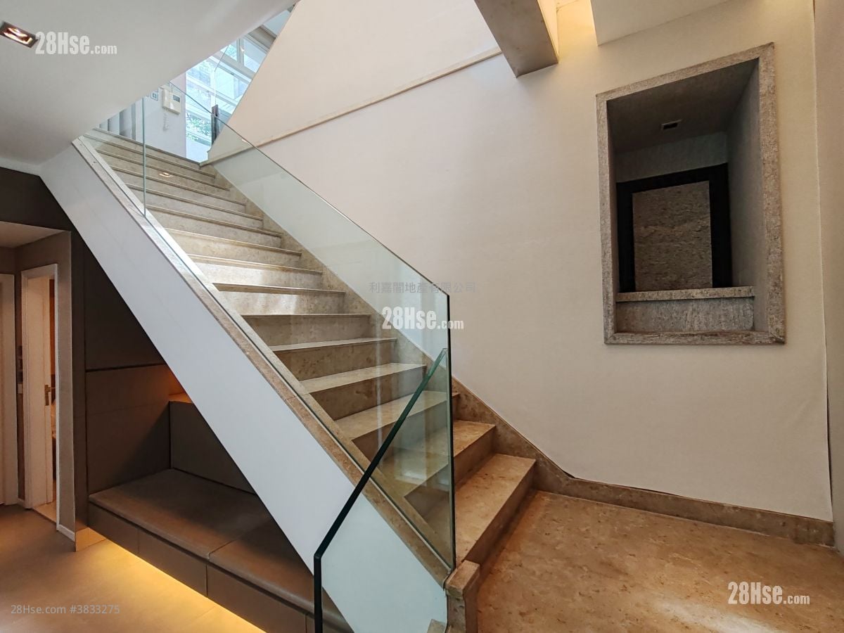 The Great Hill Sell 3 Bedrooms , 2 Bathrooms 3,197 ft²
