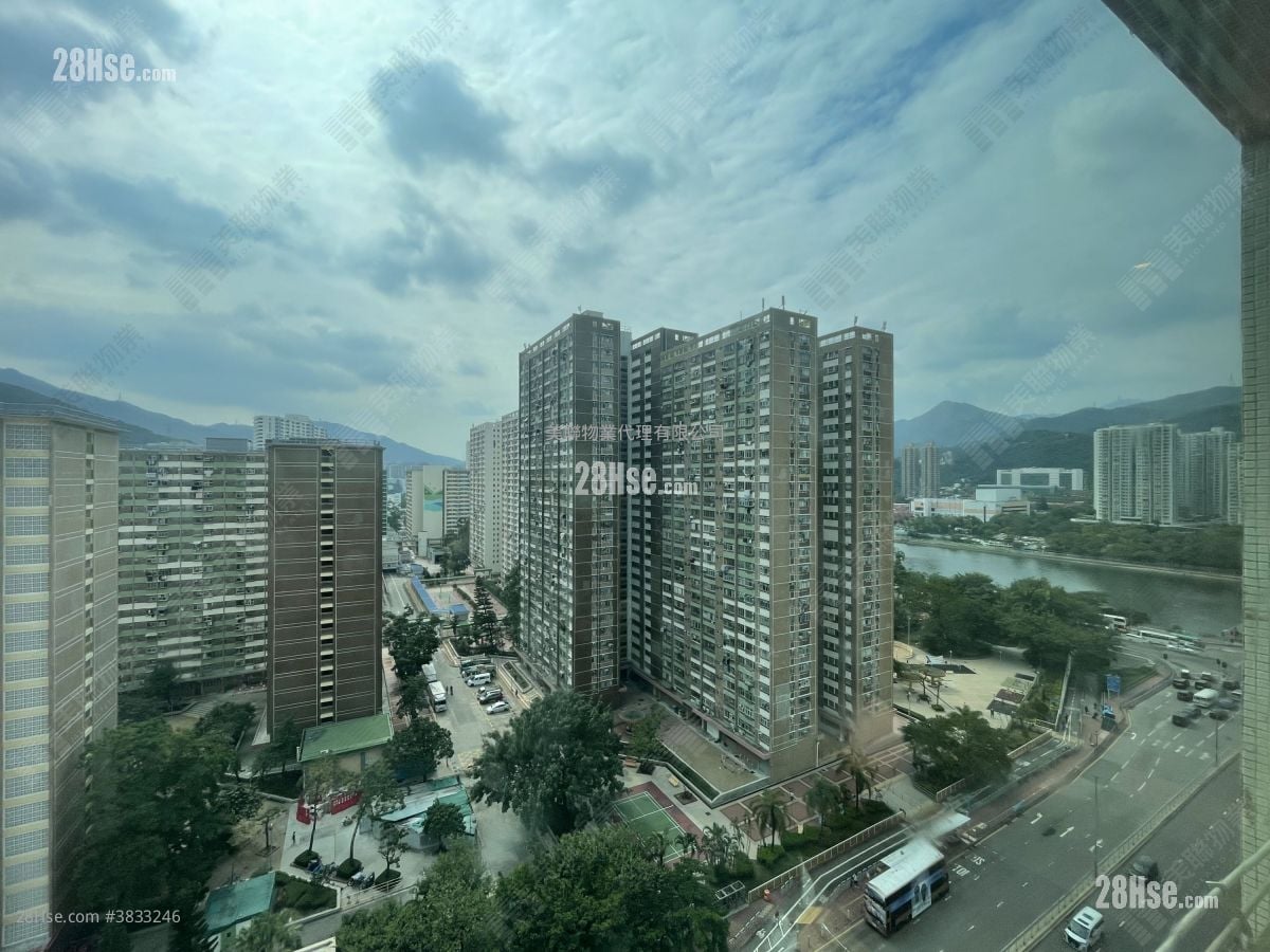 Greenfield Court Sell 3 Bedrooms , 2 Bathrooms 633 ft²