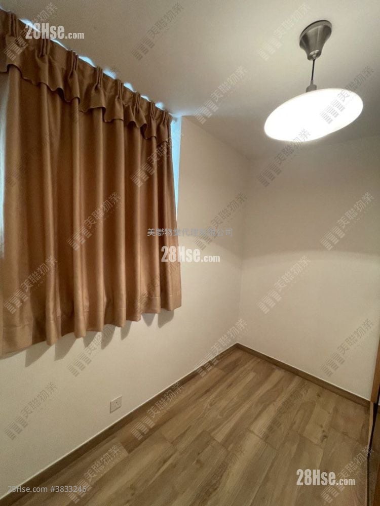 Greenfield Court Sell 3 Bedrooms , 2 Bathrooms 633 ft²