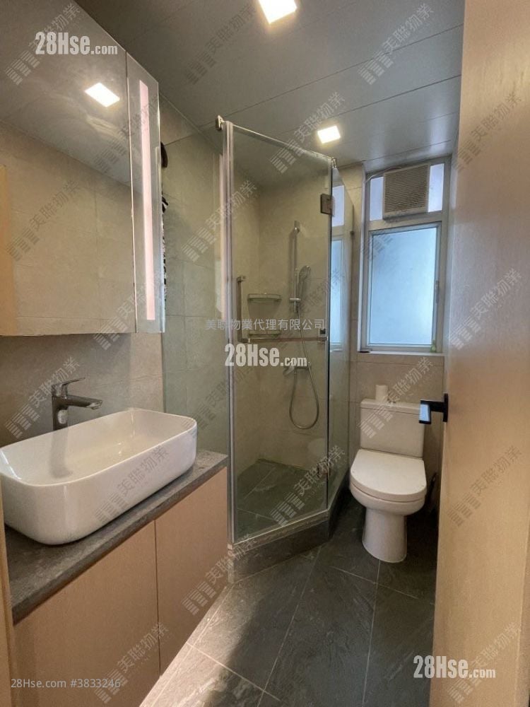 Greenfield Court Sell 3 Bedrooms , 2 Bathrooms 633 ft²
