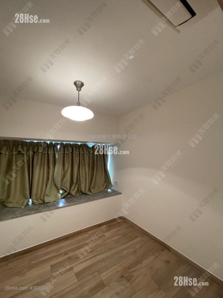Greenfield Court Sell 3 Bedrooms , 2 Bathrooms 633 ft²