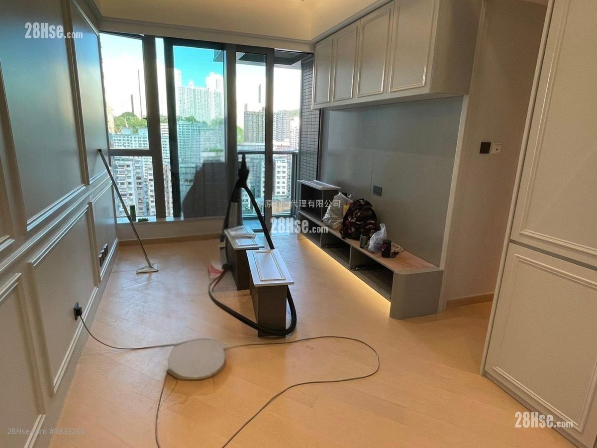 Grand Central Sell 2 Bedrooms , 1 Bathroom 597 ft²