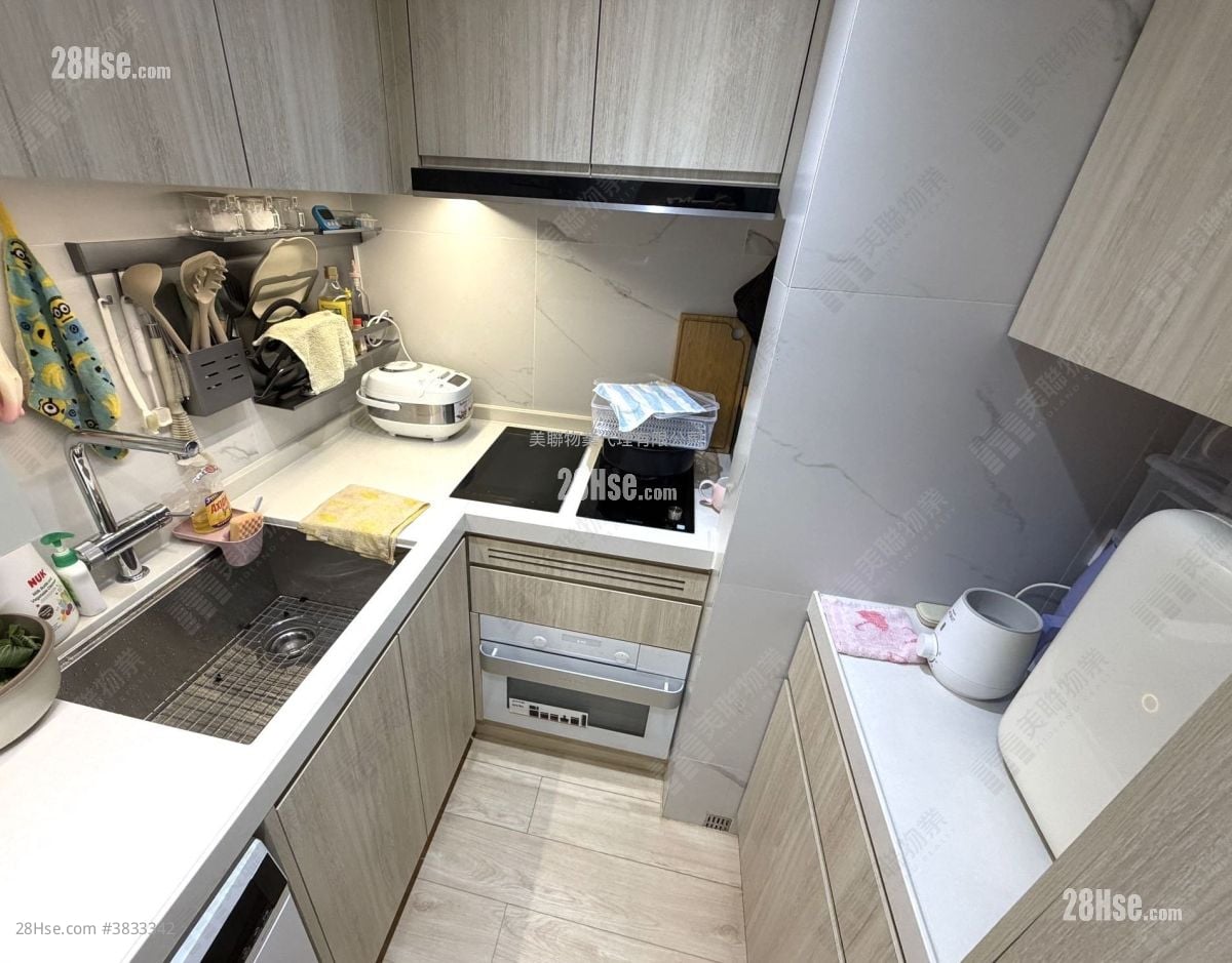 Hilton Plaza Sell 2 Bedrooms , 1 Bathroom 427 ft²