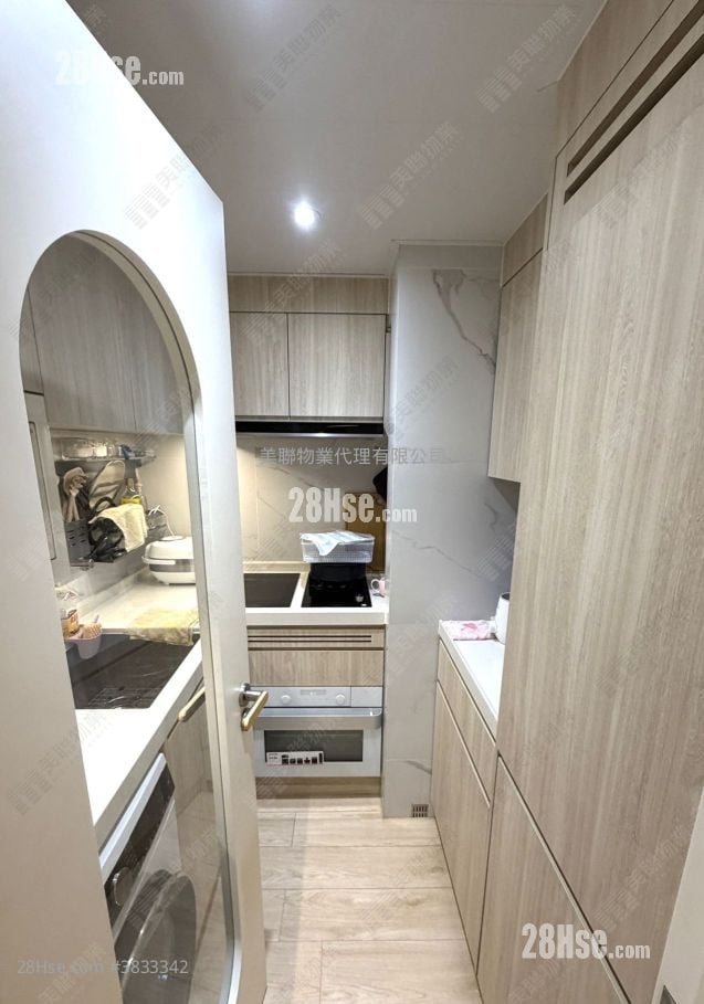 Hilton Plaza Sell 2 Bedrooms , 1 Bathroom 427 ft²