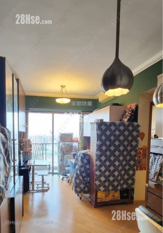 Emerald Green Sell 2 Bedrooms , 1 Bathroom 580 ft²