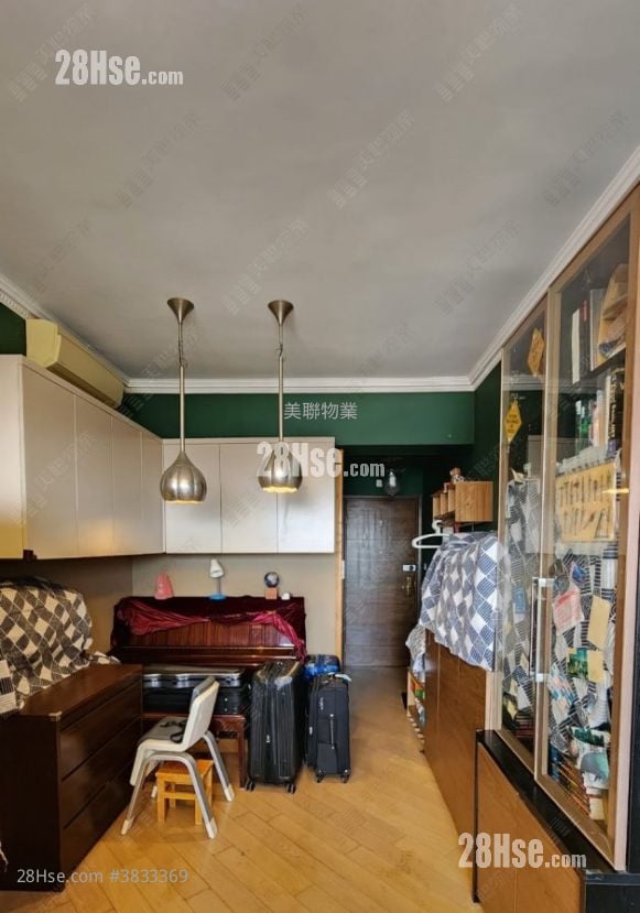 Emerald Green Sell 2 Bedrooms , 1 Bathroom 580 ft²