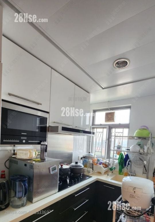 Emerald Green Sell 2 Bedrooms , 1 Bathroom 580 ft²