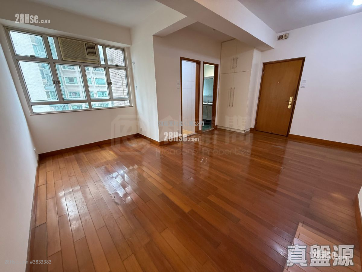 Kings Court Sell 2 Bedrooms 588 ft²