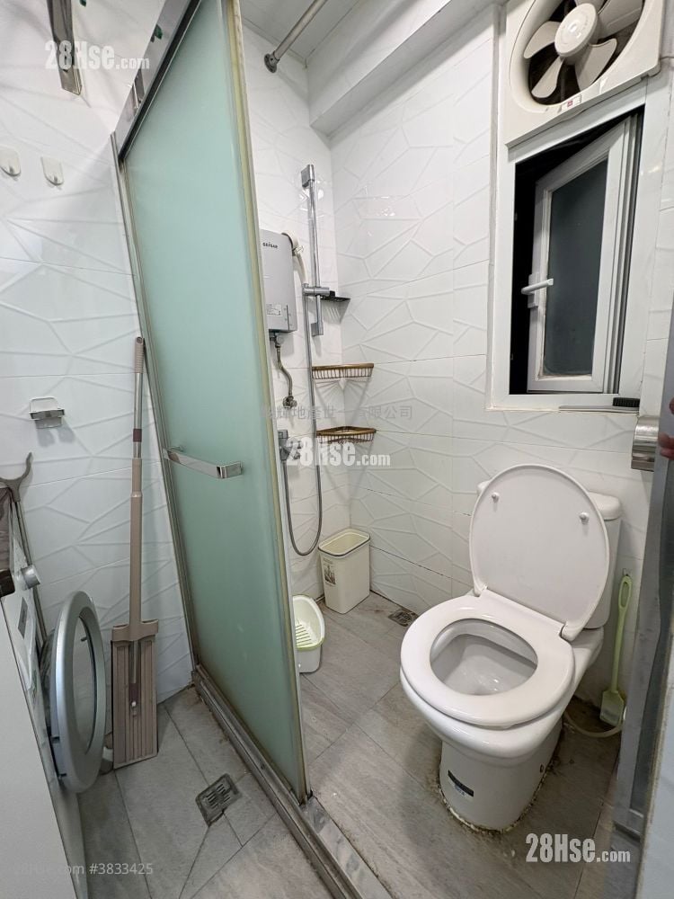 Wah Sun Building Rental 2 Bedrooms , 1 Bathroom 318 ft²