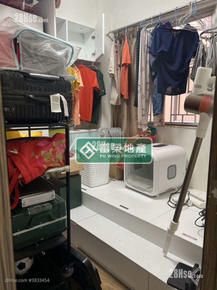 Man Hing House Sell 4 Bedrooms , 2 Bathrooms 657 ft²