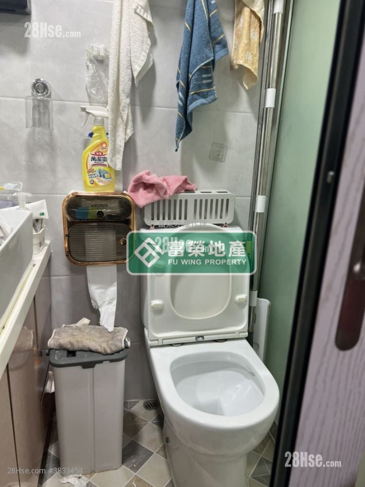 Man Hing House Sell 4 Bedrooms , 2 Bathrooms 657 ft²