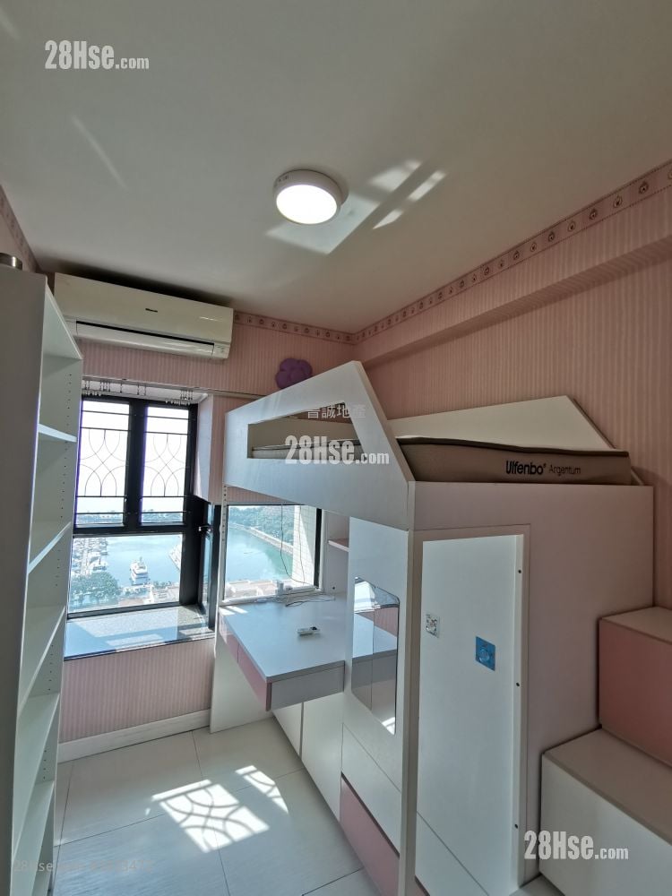Aegean Coast Rental 3 Bedrooms , 2 Bathrooms 811 ft²