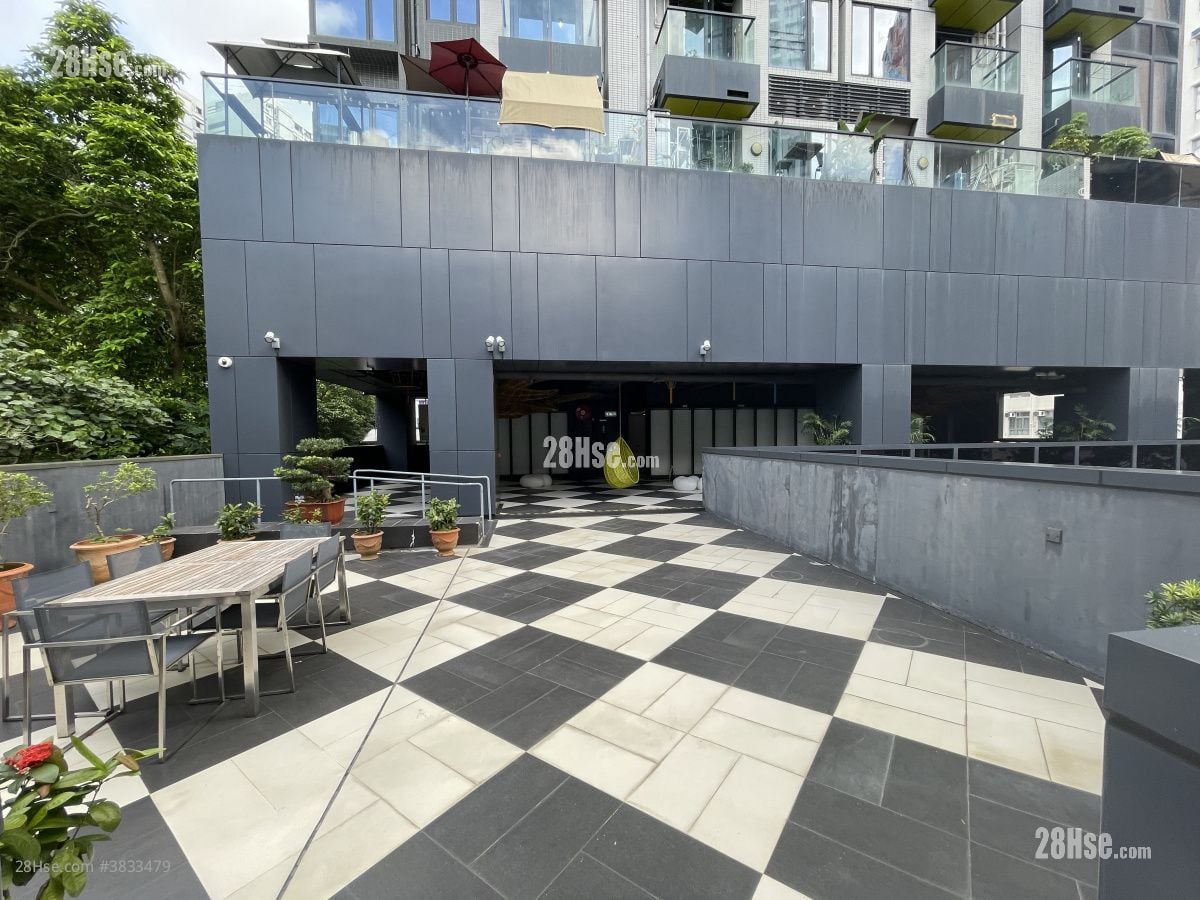 building outlook: Le Riviera Rental 1 Bedroom , 1 Bathroom 393 ft²