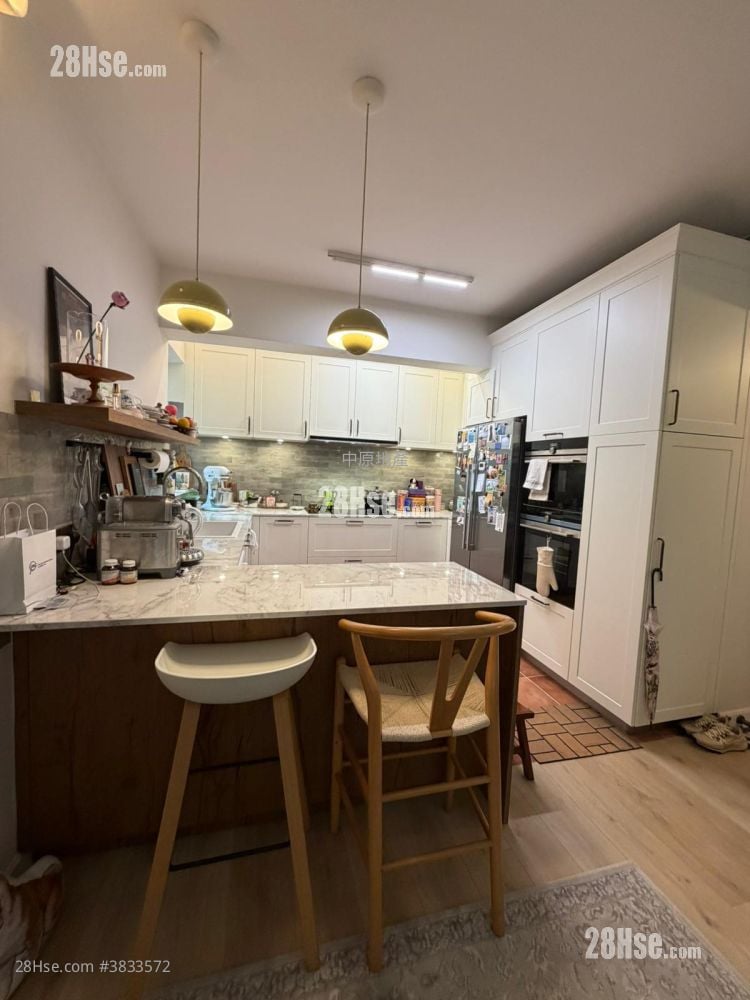 Dragon Court Sell 3 Bedrooms , 2 Bathrooms 857 ft²