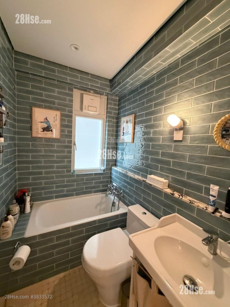 Dragon Court Sell 3 Bedrooms , 2 Bathrooms 857 ft²