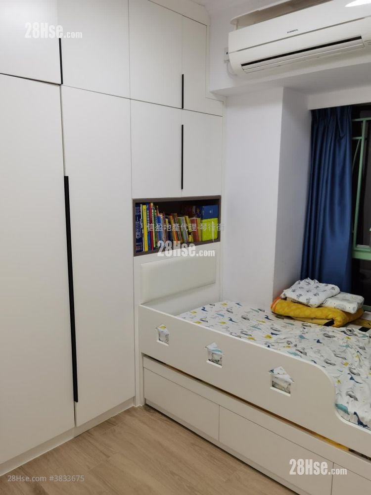 King's Court Sell 3 Bedrooms , 2 Bathrooms 498 ft²
