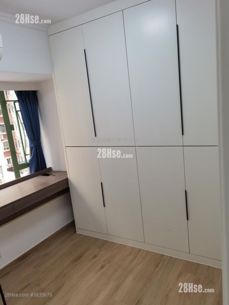 King's Court Sell 3 Bedrooms , 2 Bathrooms 498 ft²