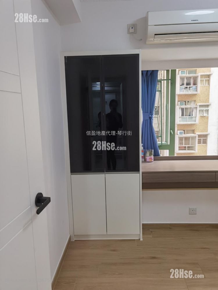 King's Court Sell 3 Bedrooms , 2 Bathrooms 498 ft²