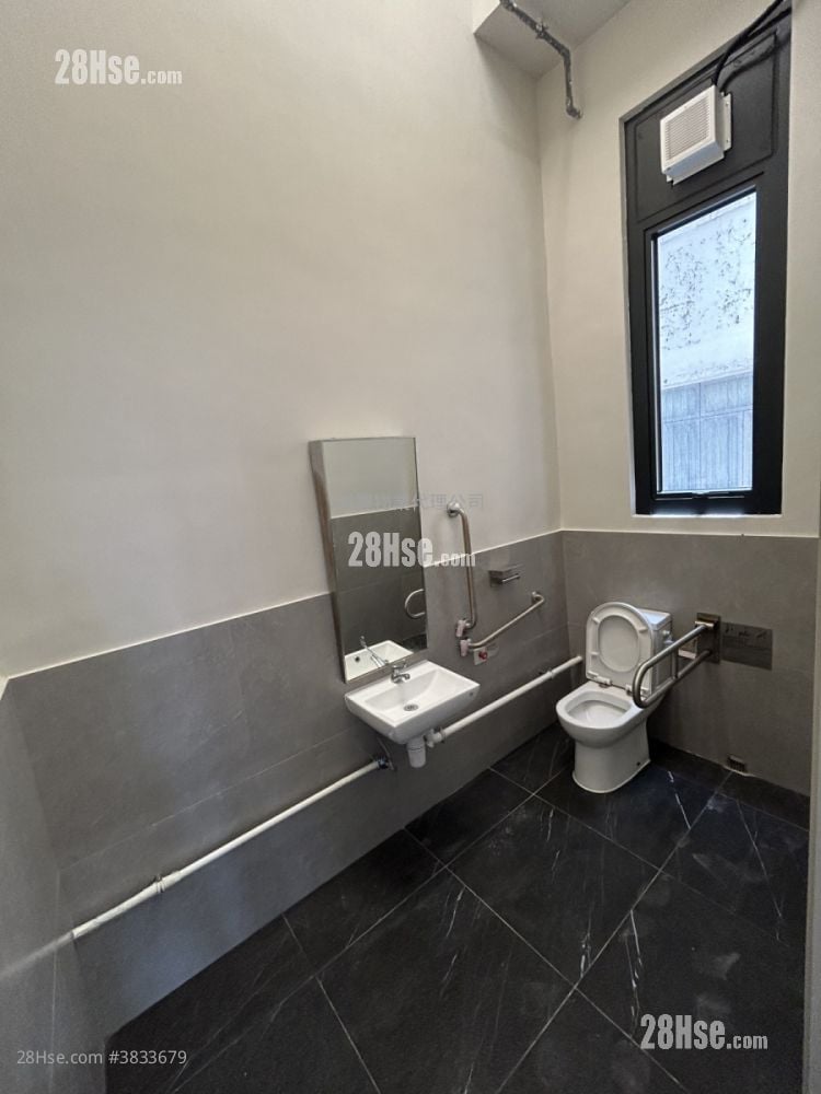 One Two One Rental 2 Toilets 1,018 ft²