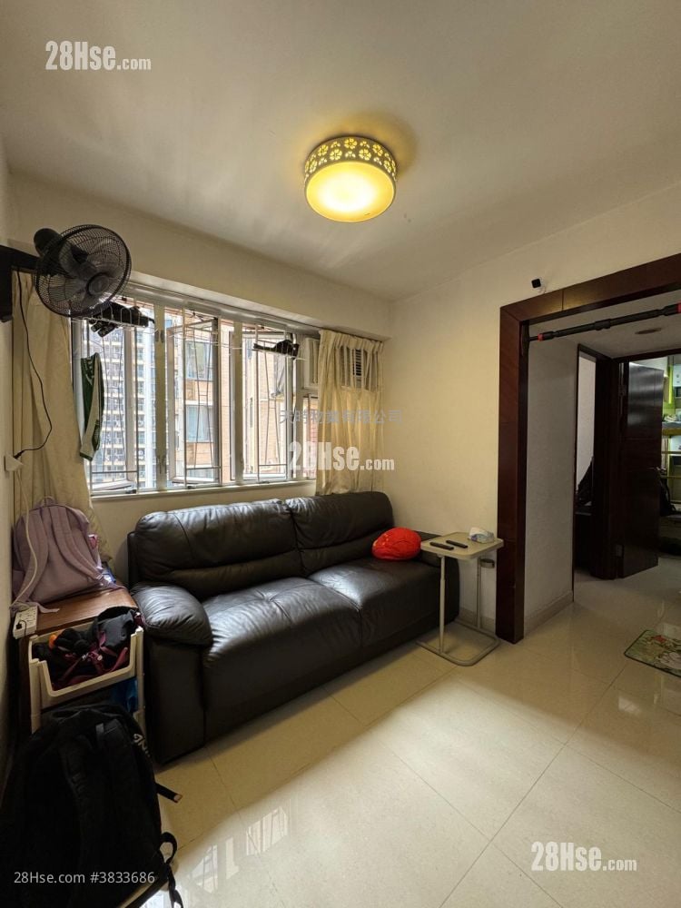 Full Wealth Gardens Sell 3 Bedrooms , 1 Bathroom 485 ft²