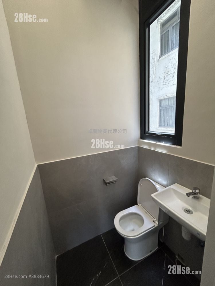 One Two One Rental 2 Toilets 1,018 ft²
