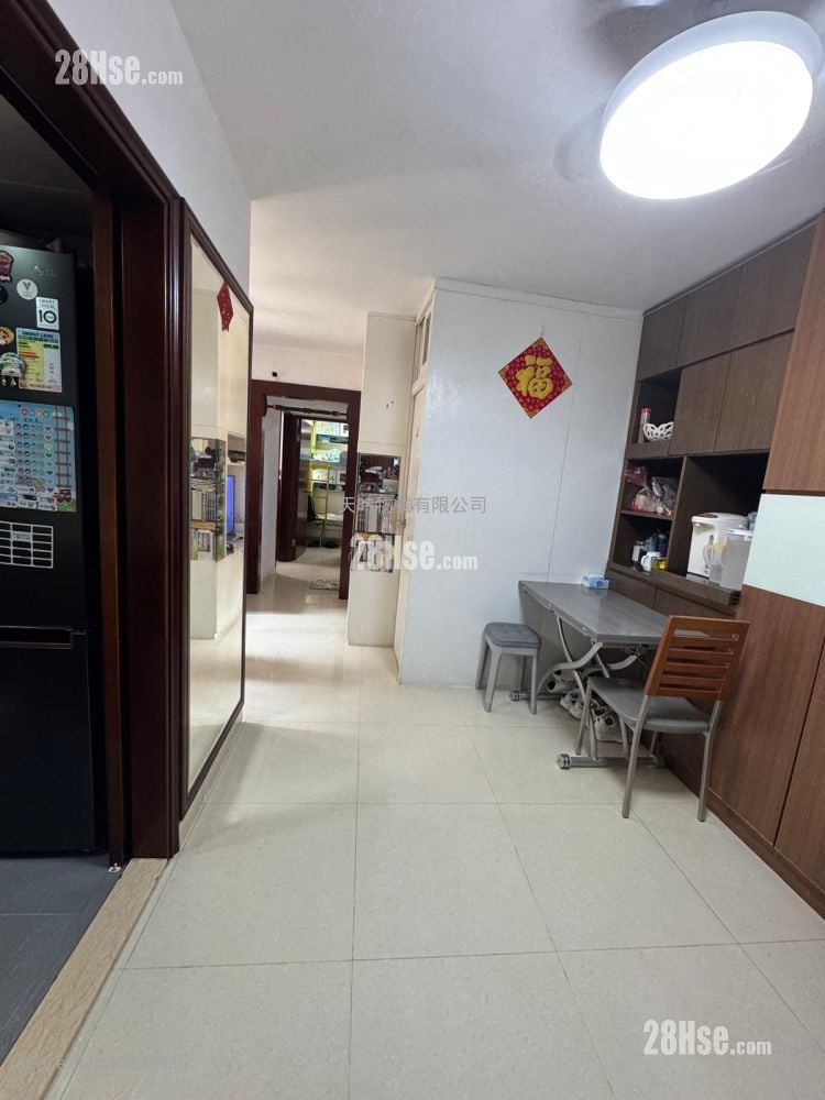 Full Wealth Gardens Sell 3 Bedrooms , 1 Bathroom 485 ft²