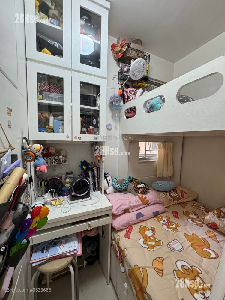 Full Wealth Gardens Sell 3 Bedrooms , 1 Bathroom 485 ft²
