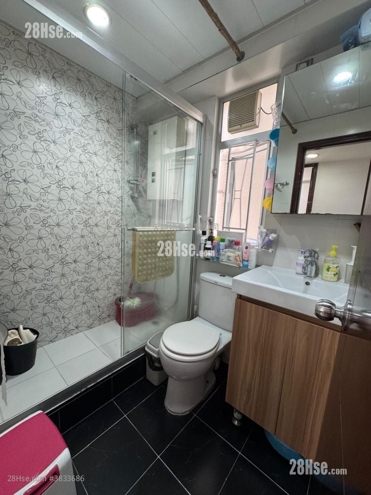 Full Wealth Gardens Sell 3 Bedrooms , 1 Bathroom 485 ft²