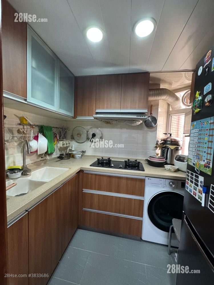 Full Wealth Gardens Sell 3 Bedrooms , 1 Bathroom 485 ft²