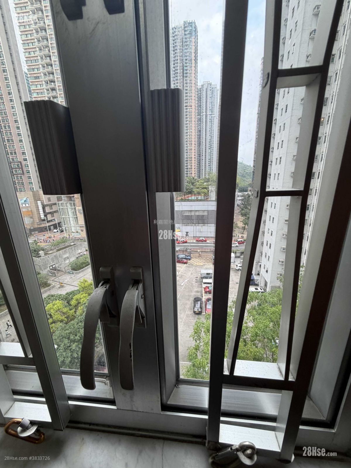 On Ning Garden Sell 3 Bedrooms 583 ft²