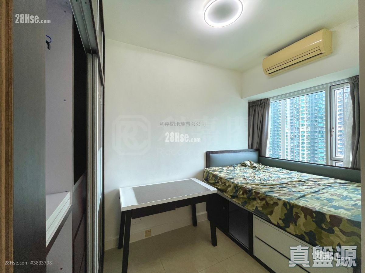 The Capitol Sell 3 Bedrooms , 2 Bathrooms 713 ft²