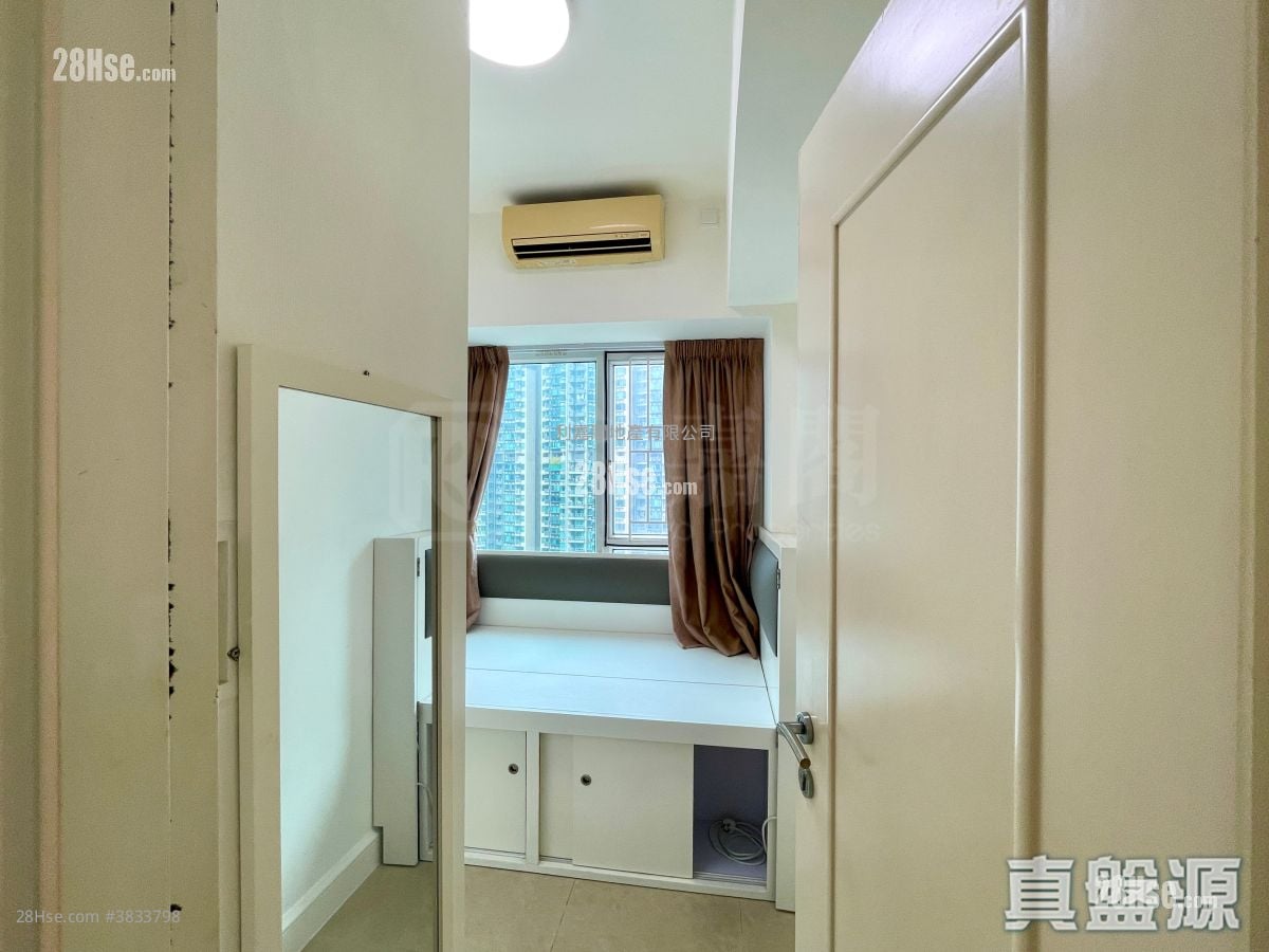 The Capitol Sell 3 Bedrooms , 2 Bathrooms 713 ft²