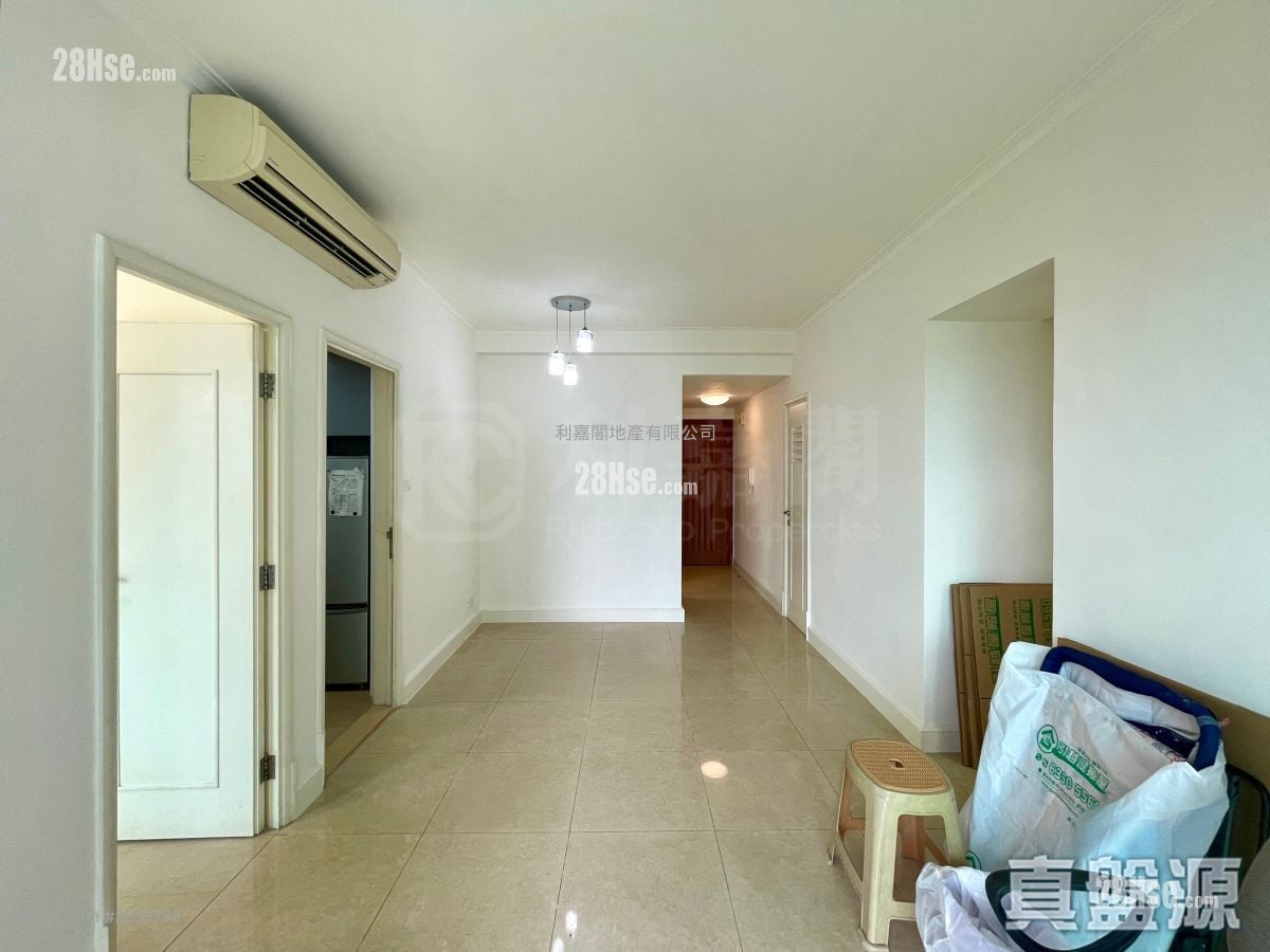 The Capitol Sell 3 Bedrooms , 2 Bathrooms 713 ft²