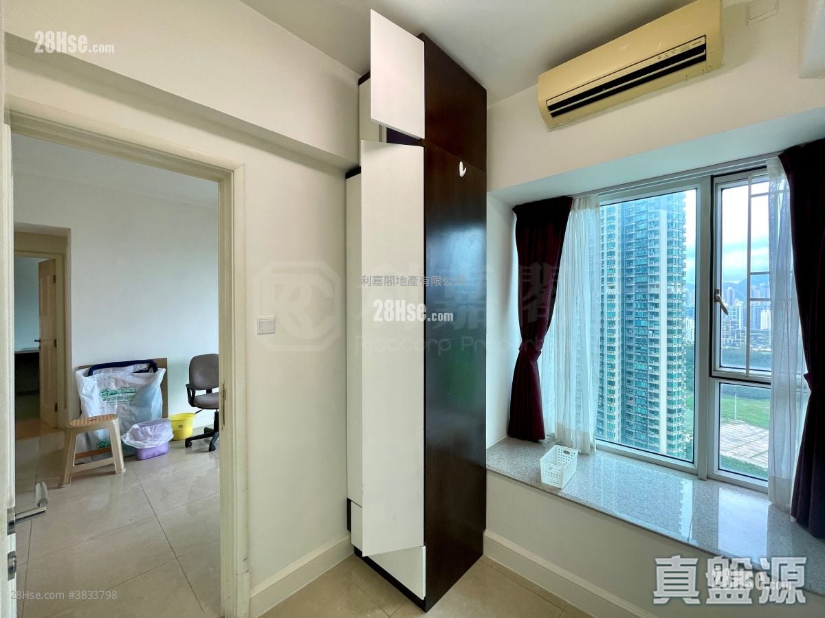 The Capitol Sell 3 Bedrooms , 2 Bathrooms 713 ft²