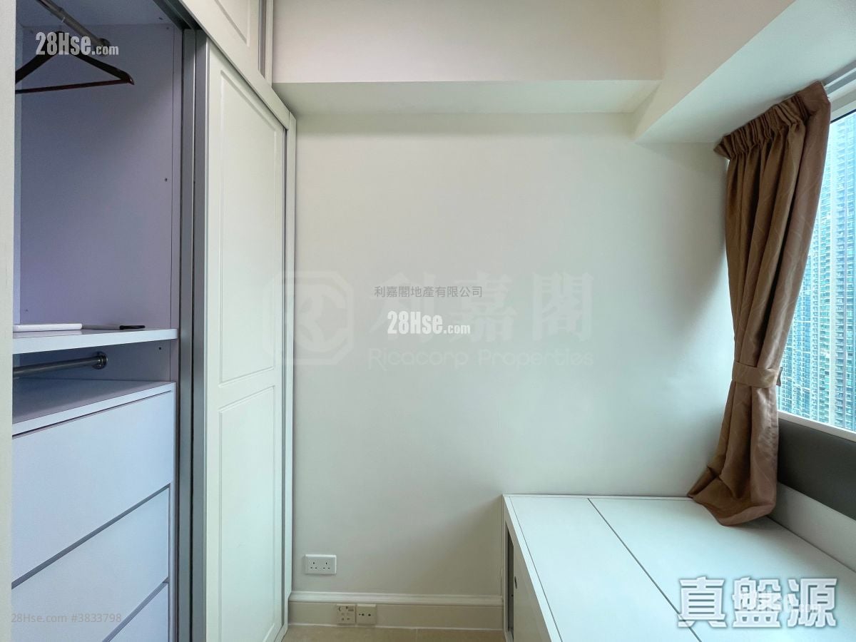 The Capitol Sell 3 Bedrooms , 2 Bathrooms 713 ft²