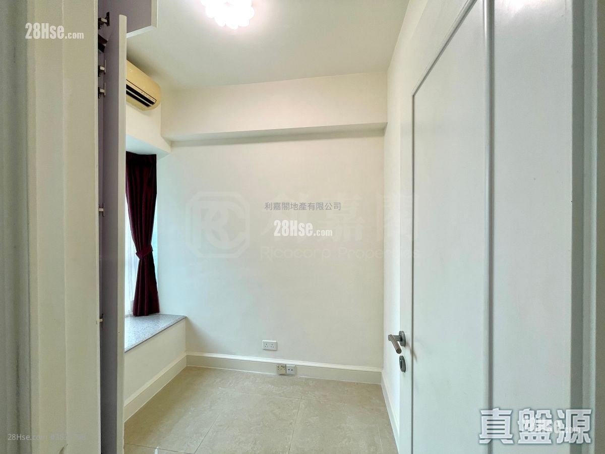The Capitol Sell 3 Bedrooms , 2 Bathrooms 713 ft²