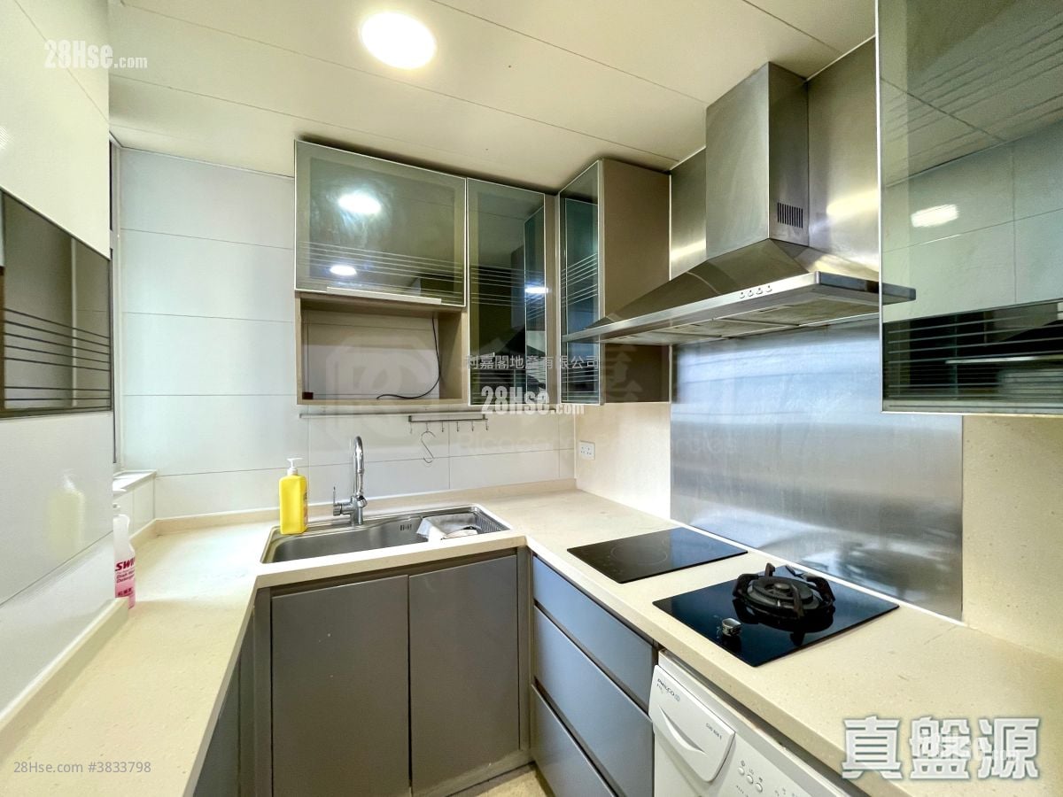 The Capitol Sell 3 Bedrooms , 2 Bathrooms 713 ft²
