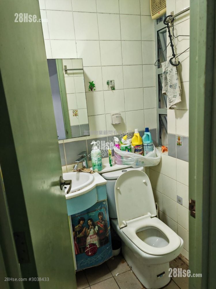 Yau Chui Court Sell 2 Bedrooms , 1 Bathroom 401 ft²